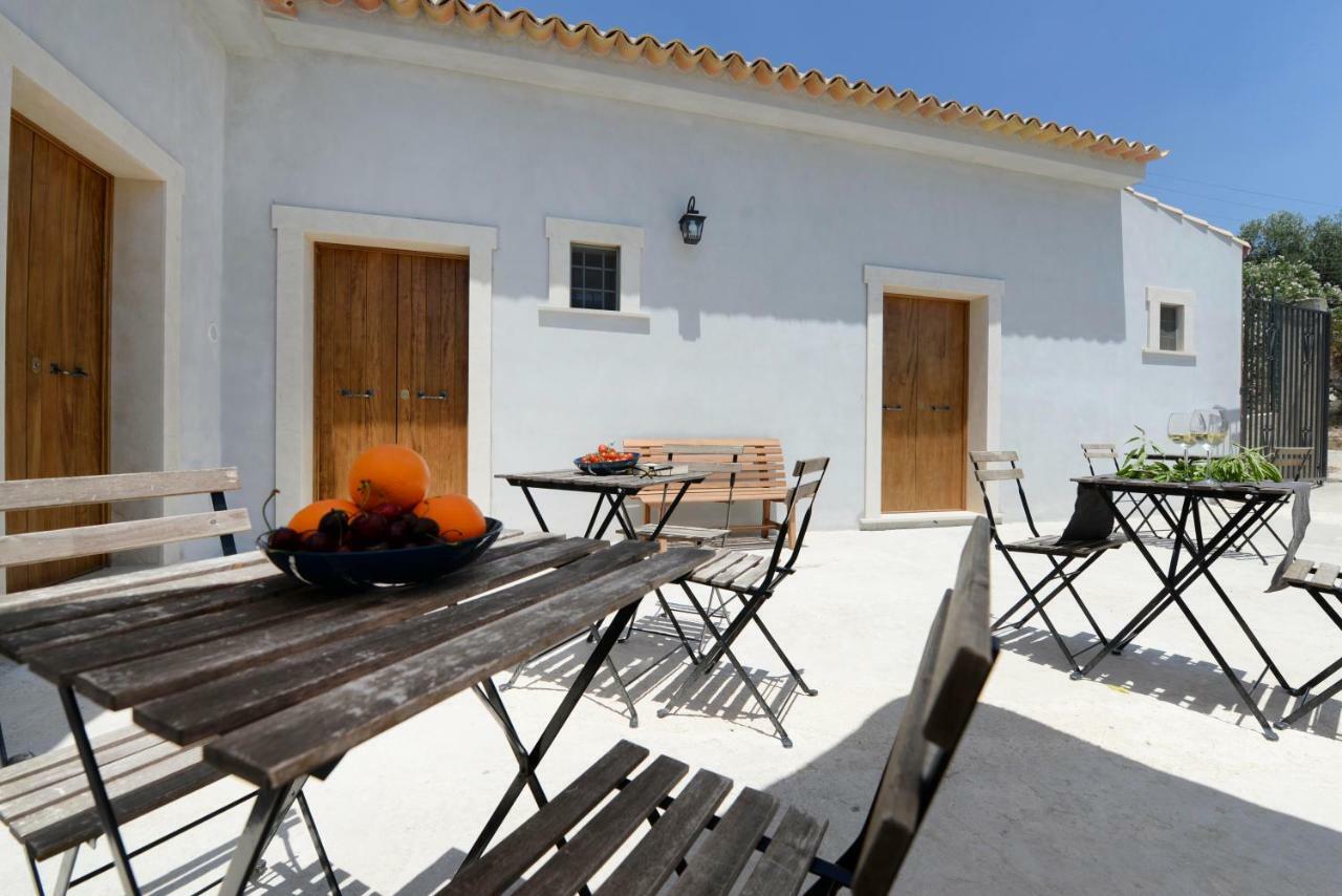 Jardinu Pension Noto Buitenkant foto