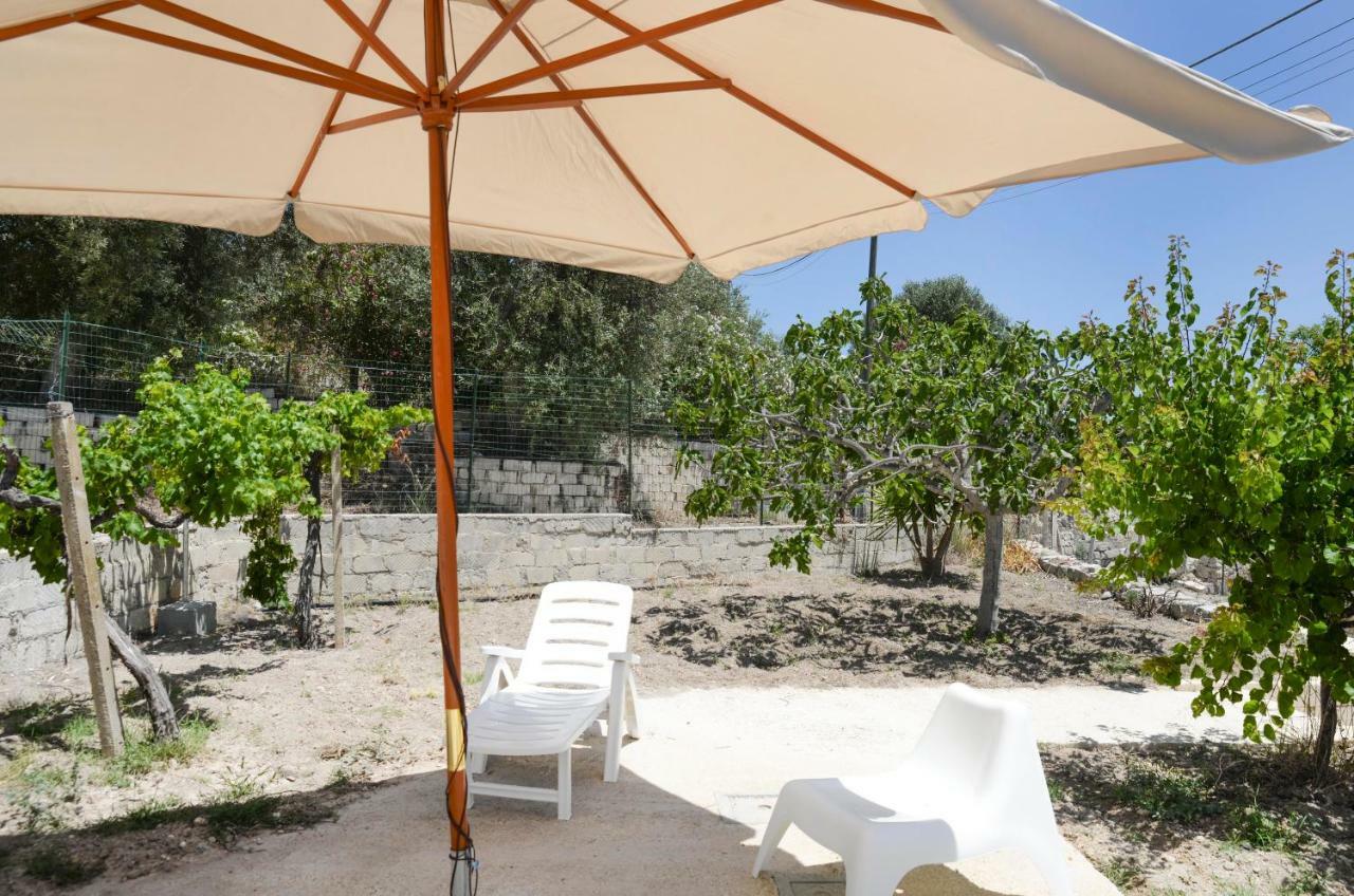 Jardinu Pension Noto Buitenkant foto